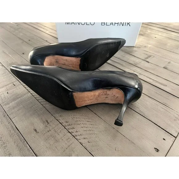 Manolo Blahnik Black Leather Curved Point Toe Pumps - Size 39 - Picture 7 of 8